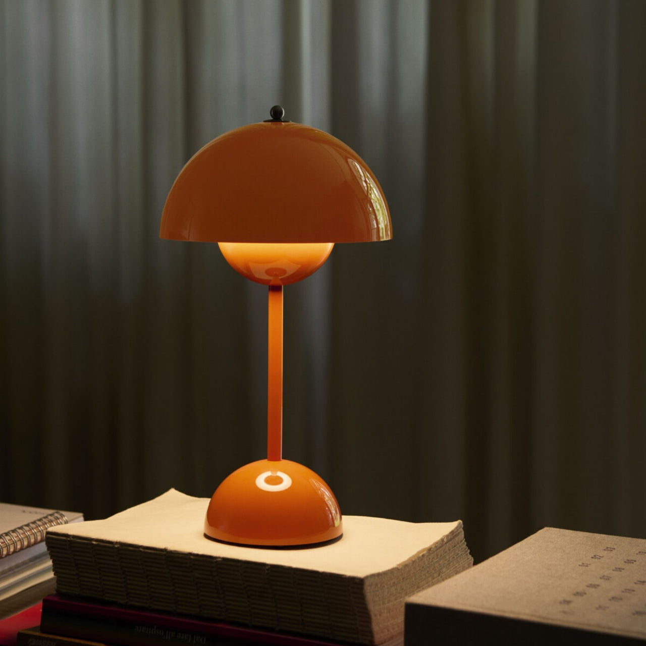 Flowerpot VP9 Portable Lamp