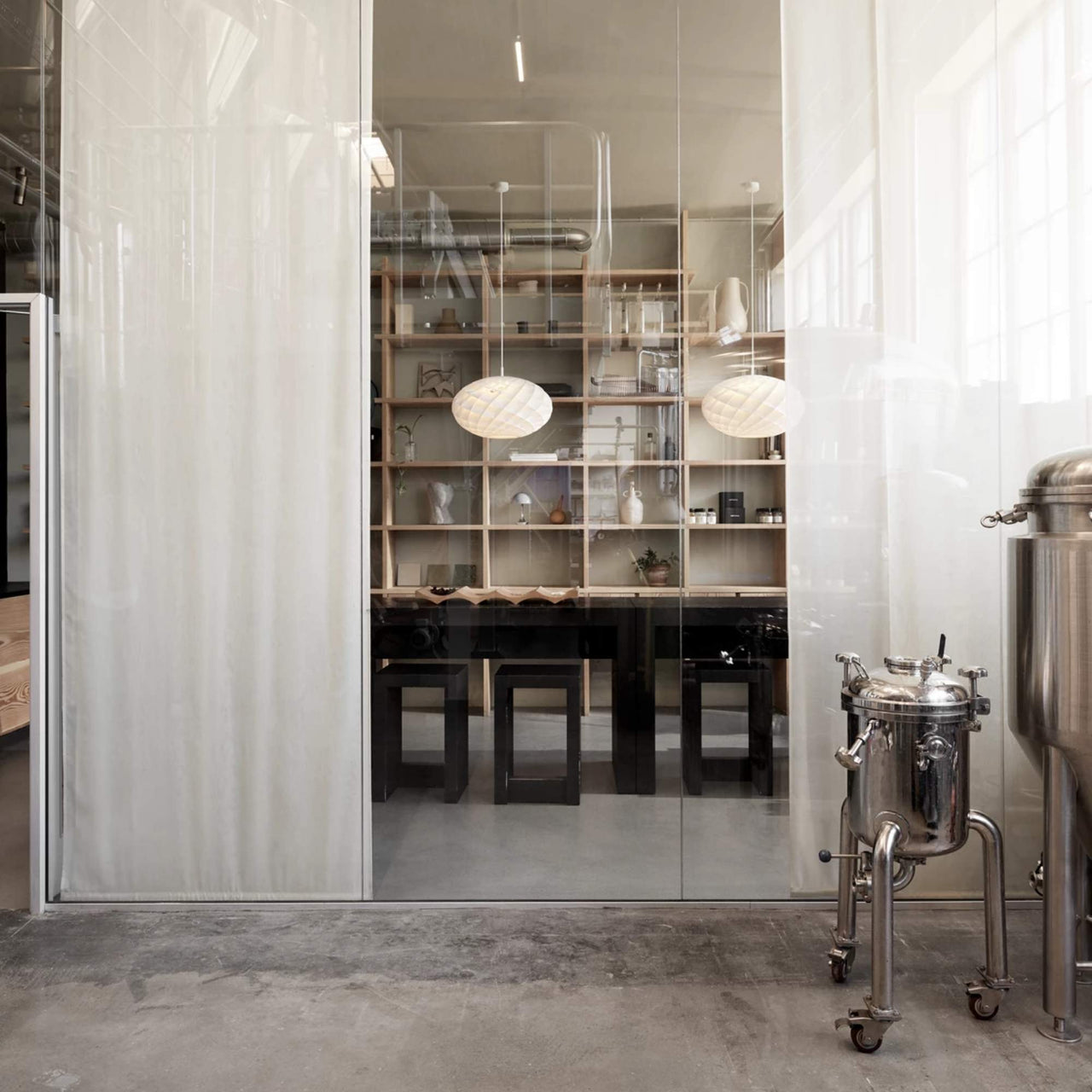 Patera Oval Pendant, Ø50