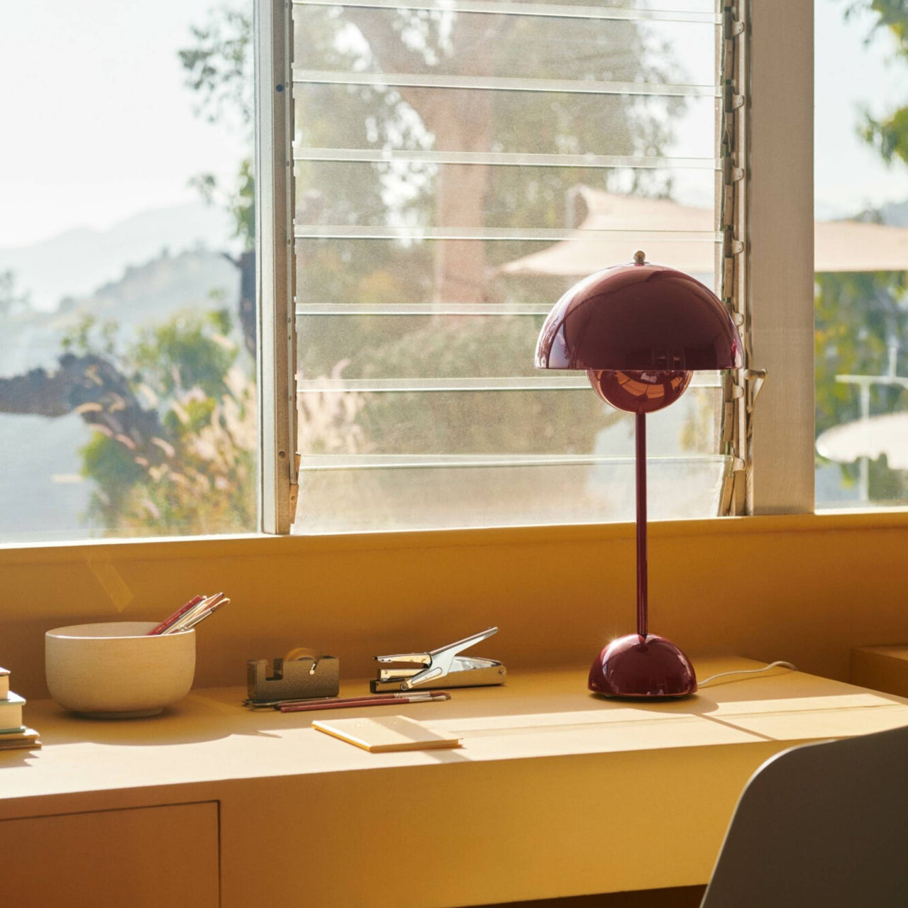 Flowerpot VP3 Table Lamp