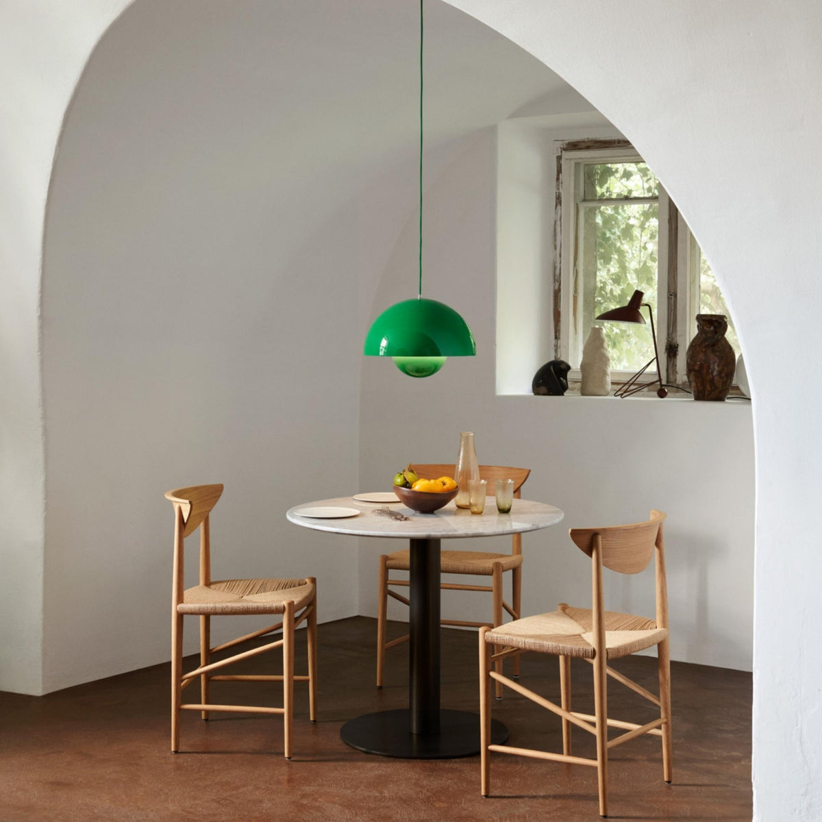Space Between Rounded Tables In Between Round Table Ø90, &Tradition | Grafunkt