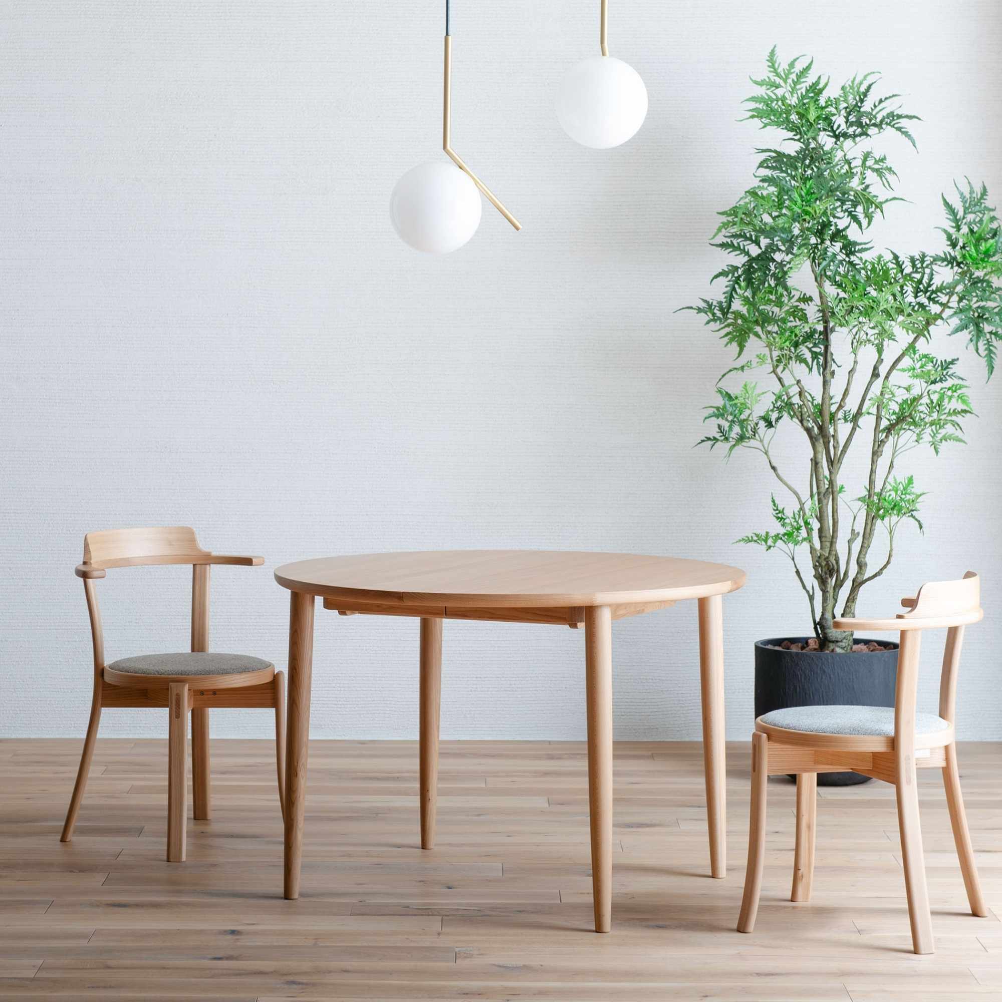 MOM Extendable Dining Table, Ø120 | CondeHouse | Grafunkt