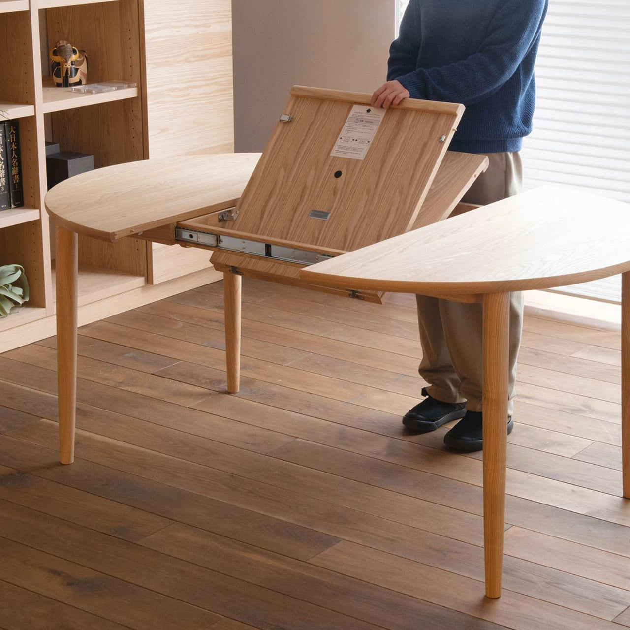 MOM Extendable Dining Table, Ø120