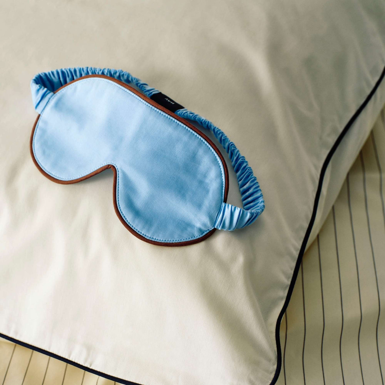 HAY Outline Sleep Mask Soft blue