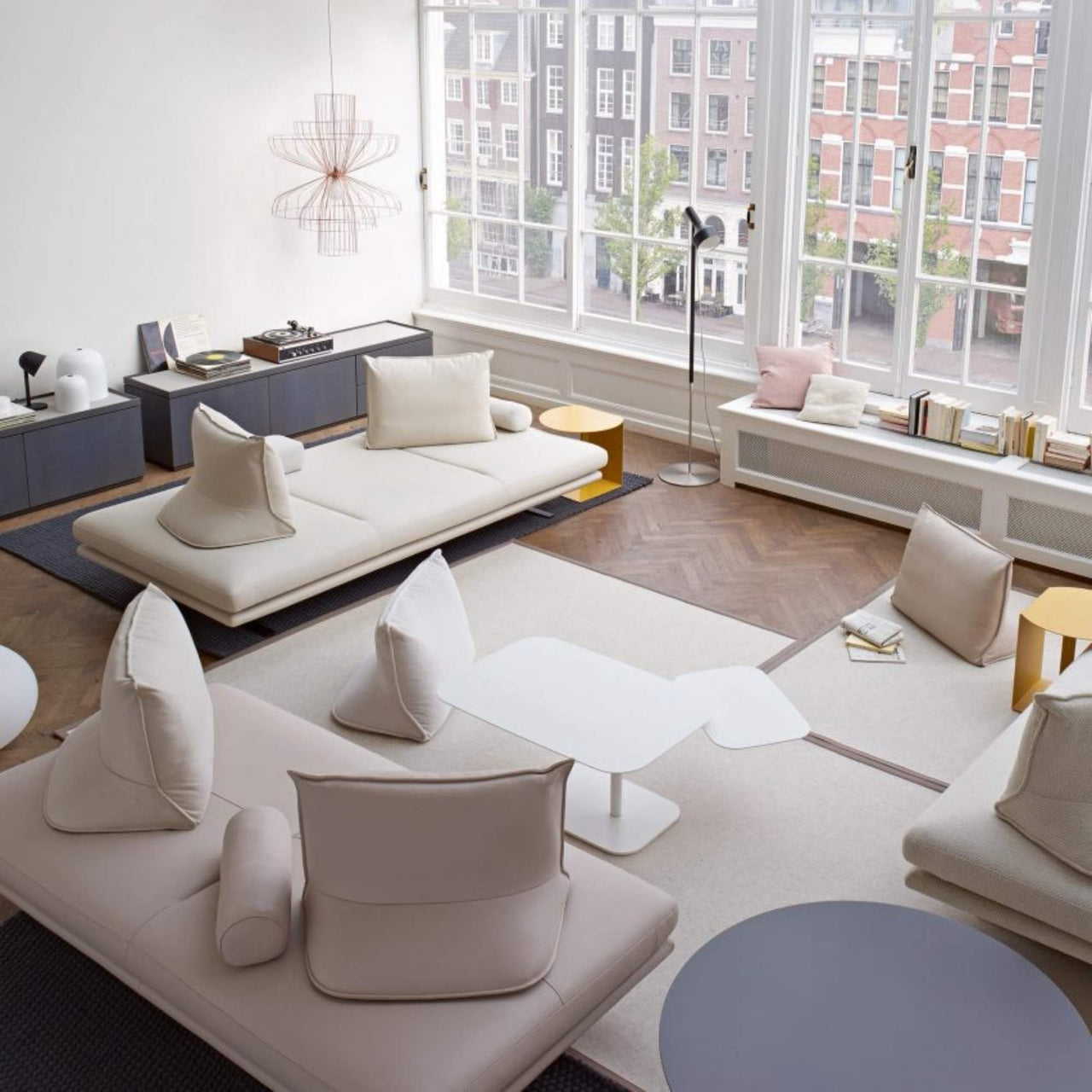 Prado Sofa, Medium Settee (D100)