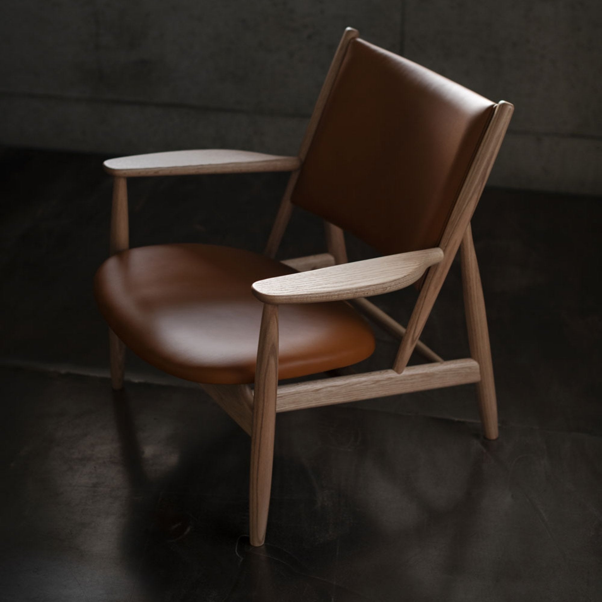 Summit Lounge Chair | Ariake | Grafunkt